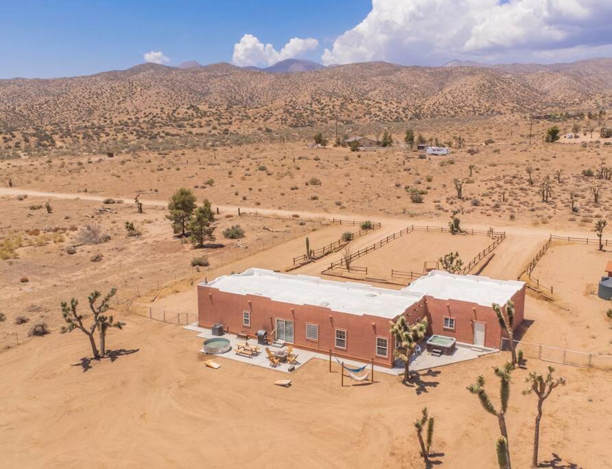 Near Pappy & Harriet'S + Rimrock Ranch W/ Hot Tub Villa Pioneertown Ngoại thất bức ảnh